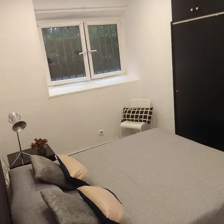 Coqueto Frente Al Guggenheim